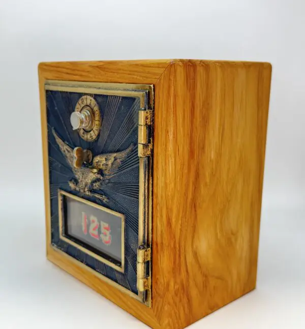 1906 Eagle set in Hickory Box