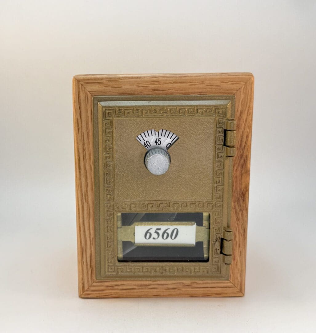 1980 Oak Mailbox Door Bank