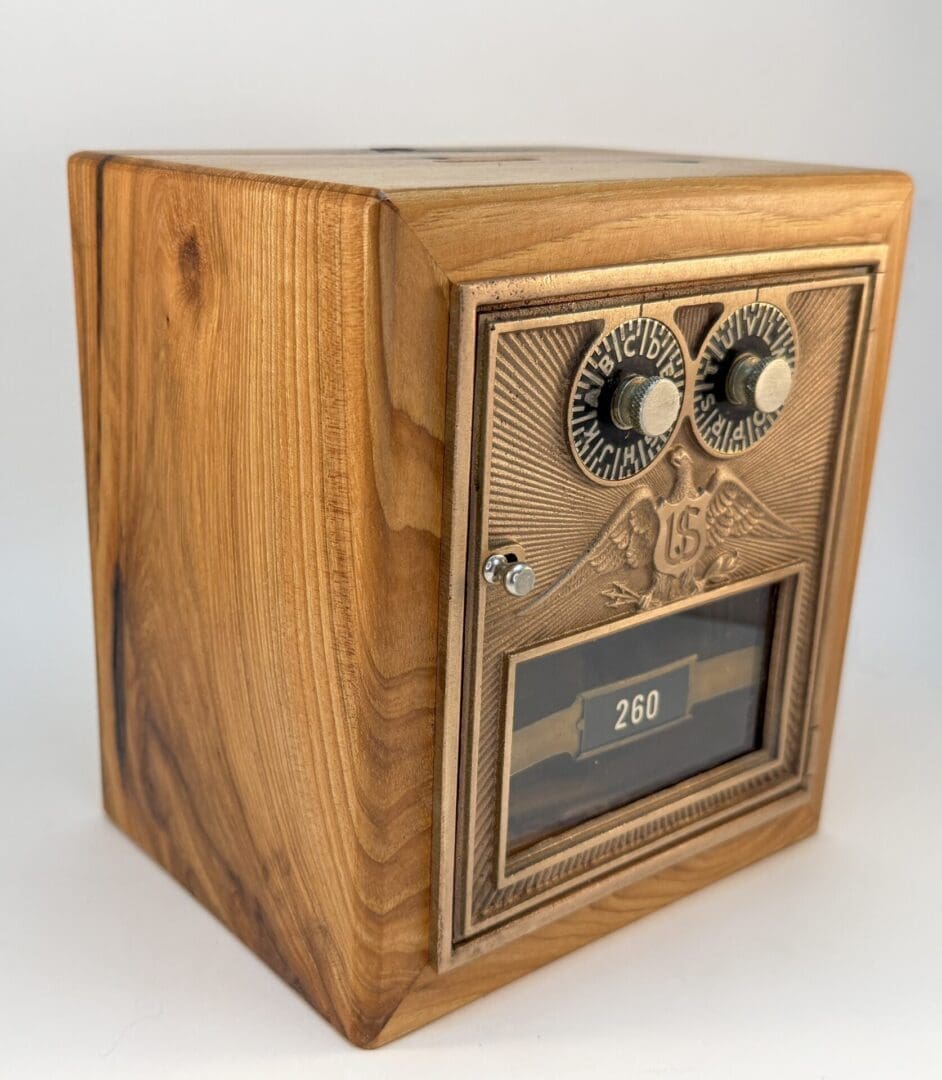 US Eagle Larger Mailbox Door Bank